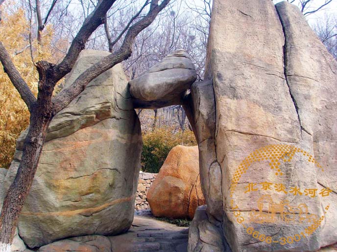 塑石假山融入城市景觀(guān)，創(chuàng)造綠色優(yōu)美環(huán)境