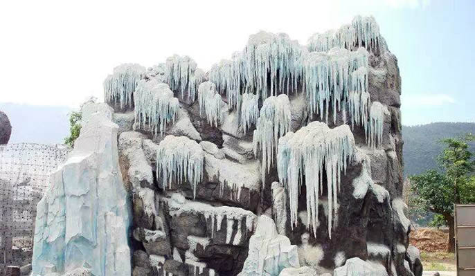 用水泥制作的人造雪山廣泛用于動(dòng)物園風(fēng)景區(qū)等場(chǎng)所
