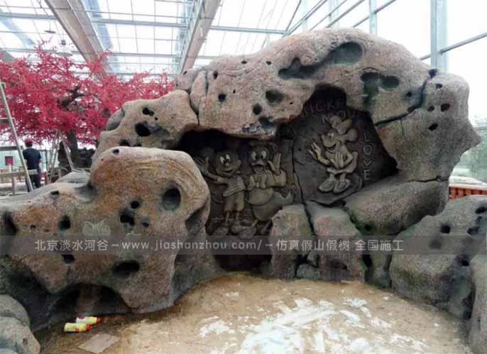 水泥假山制作價(jià)格應(yīng)該像大鵝羽絨服一樣和質(zhì)量相對(duì)應(yīng)