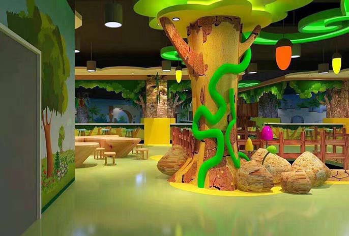 幼兒園大廳的仿真樹有很好的設(shè)計制作案例