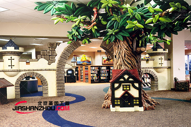 具有現(xiàn)代時尚綠色精神的花園和仿真樹家居裝飾