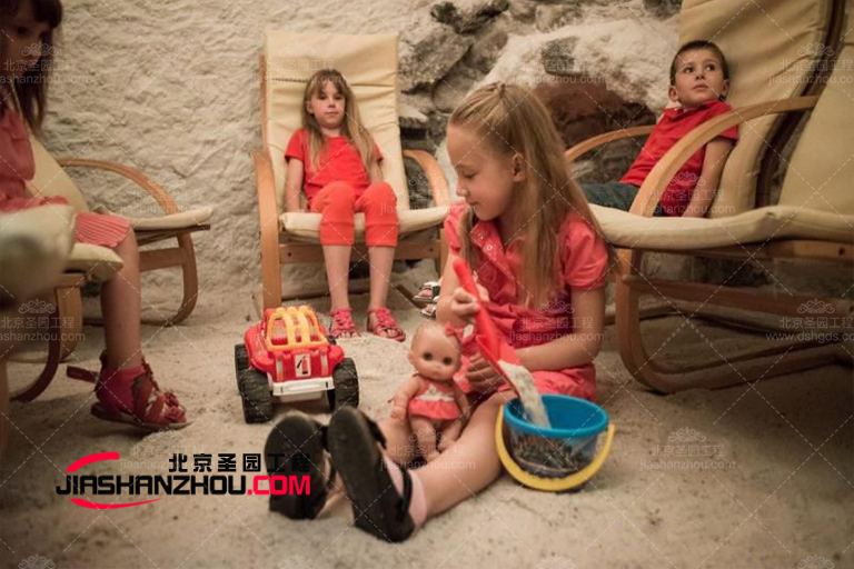 非?？ㄍɑ膬和黝}仿真鹽洞汗蒸房間任何孩子都會(huì)喜歡