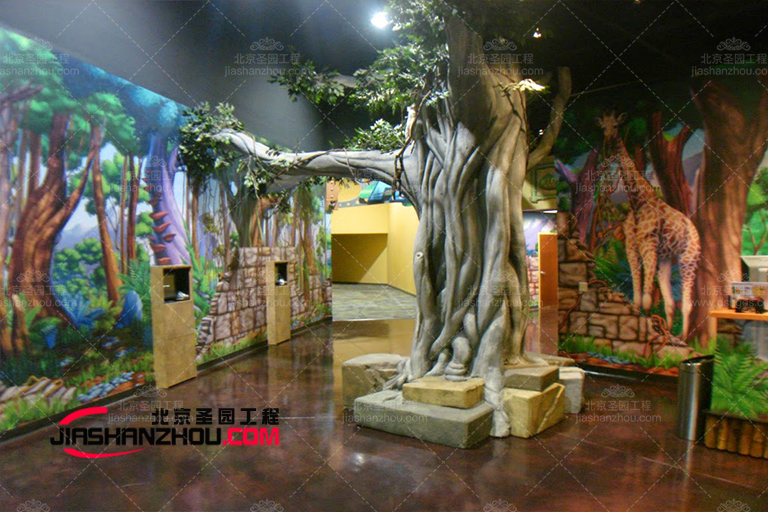 揚(yáng)州樂(lè)園展覽館9米人工仿真樹(shù)塑木工程完畢