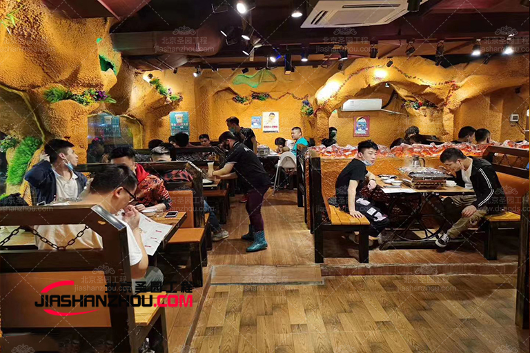 仿天然天然巖洞酒店餐廳可以創(chuàng)造出視覺上有趣的設(shè)計