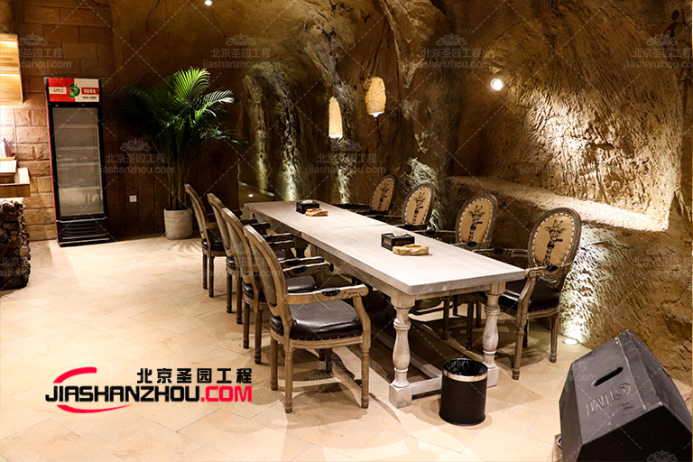 設(shè)計現(xiàn)代仿天然山洞主題餐廳是需要帶入情感的
