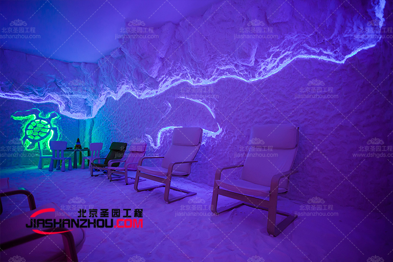 鹽壁燈等照明是仿真喜馬拉雅鹽洞設(shè)計(jì)的重要組成部分