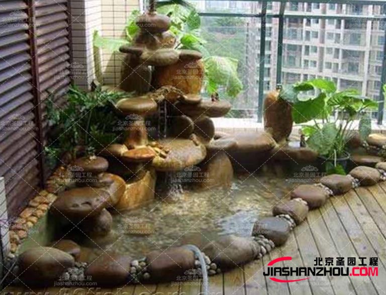 塑石假山特且?guī)缀醪粫?huì)被遺忘的圖案，與植物織物的裝飾細(xì)節(jié)相結(jié)合