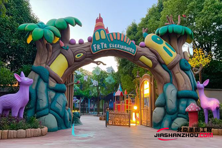 在香山塑石假山大門(mén)畫(huà)卷里 享受山野間的綠意與閑情