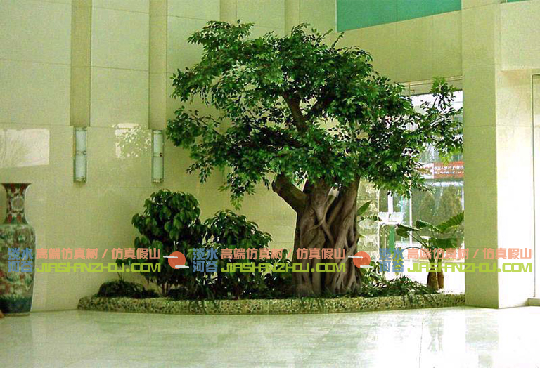 客廳仿真樹.jpg 客廳仿真樹