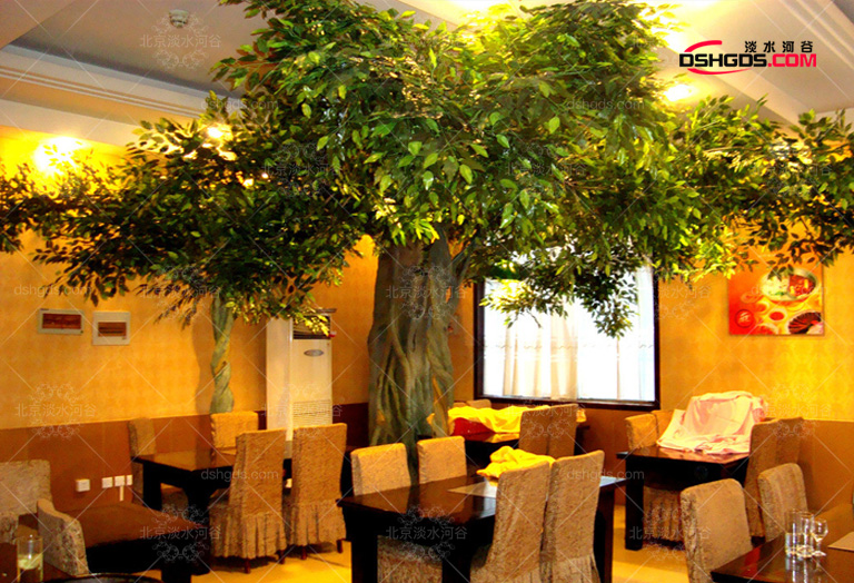 客廳仿真樹.jpg 客廳仿真樹